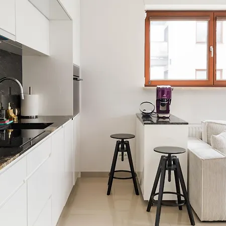 Sakura Deluxe Aparment ורשה