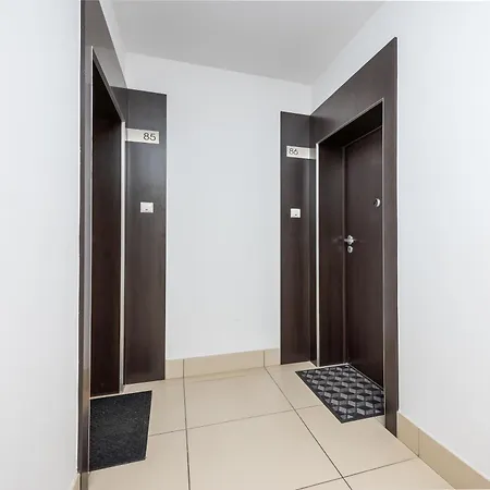 Sakura Deluxe Aparment דירה *